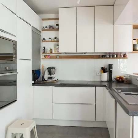 Spacious T3 Of 83 M2 With Garden